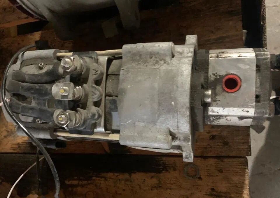 Volvo B5LH 2012 21543421 Volvo truck - Steering pump for Truck: picture 1 Volvo B5LH 2012 21543421 Volvo truck - Steering pump for Truck: picture 1