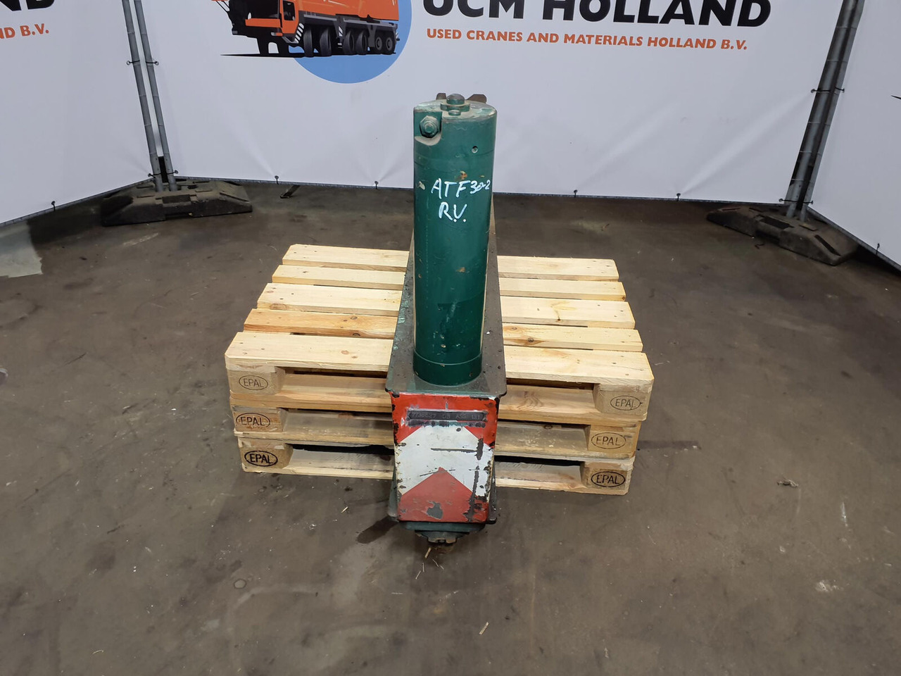 FAUN ATF 30-2 outrigger beam front complete - Suspension for Mobile crane: picture 5 FAUN ATF 30-2 outrigger beam front complete - Suspension for Mobile crane: picture 5