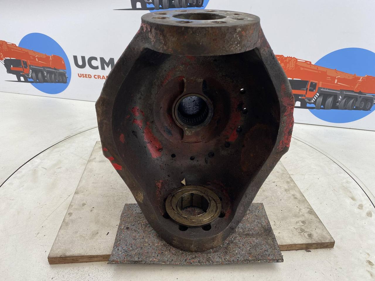 Gottwald AMK Steering knuckle 16 holes - Steering knuckle for Mobile crane: picture 5 Gottwald AMK Steering knuckle 16 holes - Steering knuckle for Mobile crane: picture 5
