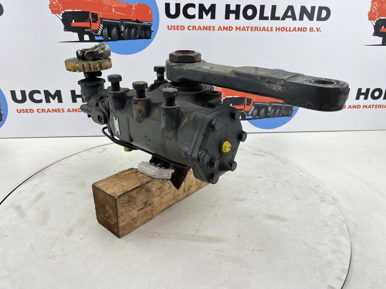 Grove GMK 2035 steering box - Steering gear for Mobile crane: picture 1 Grove GMK 2035 steering box - Steering gear for Mobile crane: picture 1