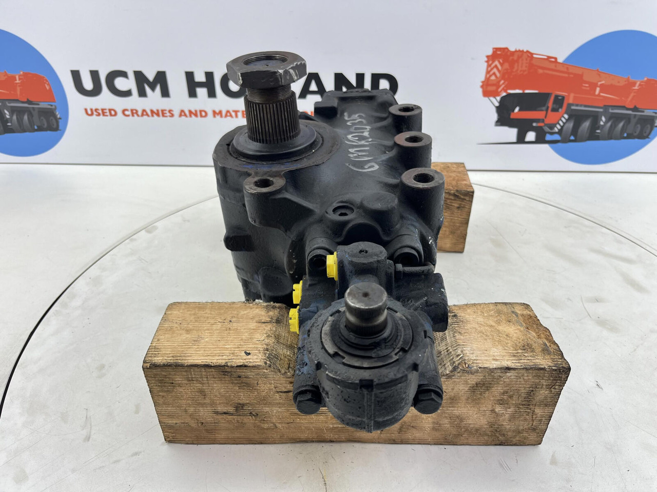 Grove GMK 2035 steering box - Steering gear for Mobile crane: picture 3 Grove GMK 2035 steering box - Steering gear for Mobile crane: picture 3