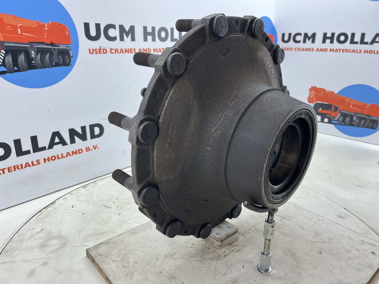 Grove GMK 3050 Megatrak wheel hub - Hub for Crane: picture 3 Grove GMK 3050 Megatrak wheel hub - Hub for Crane: picture 3