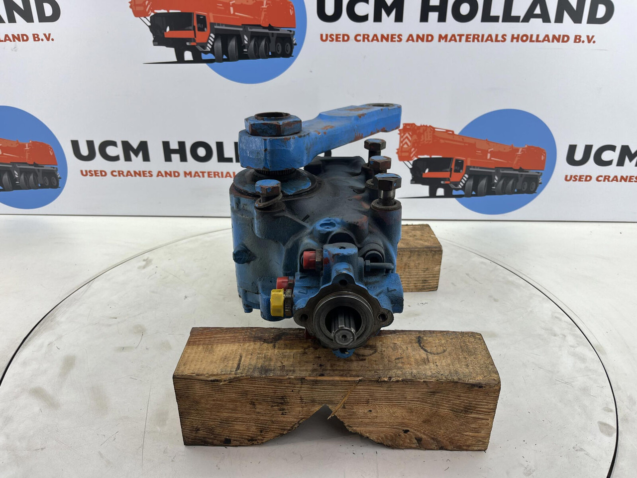 Grove GMK 3050 steering box - Steering gear for Mobile crane: picture 2 Grove GMK 3050 steering box - Steering gear for Mobile crane: picture 2