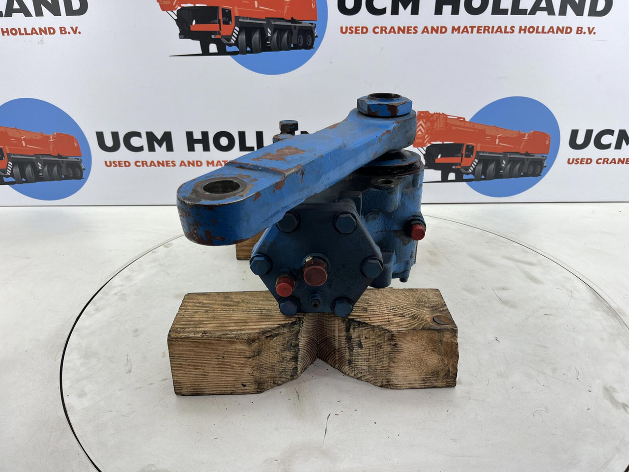 Grove GMK 3050 steering box - Steering gear for Mobile crane: picture 4 Grove GMK 3050 steering box - Steering gear for Mobile crane: picture 4