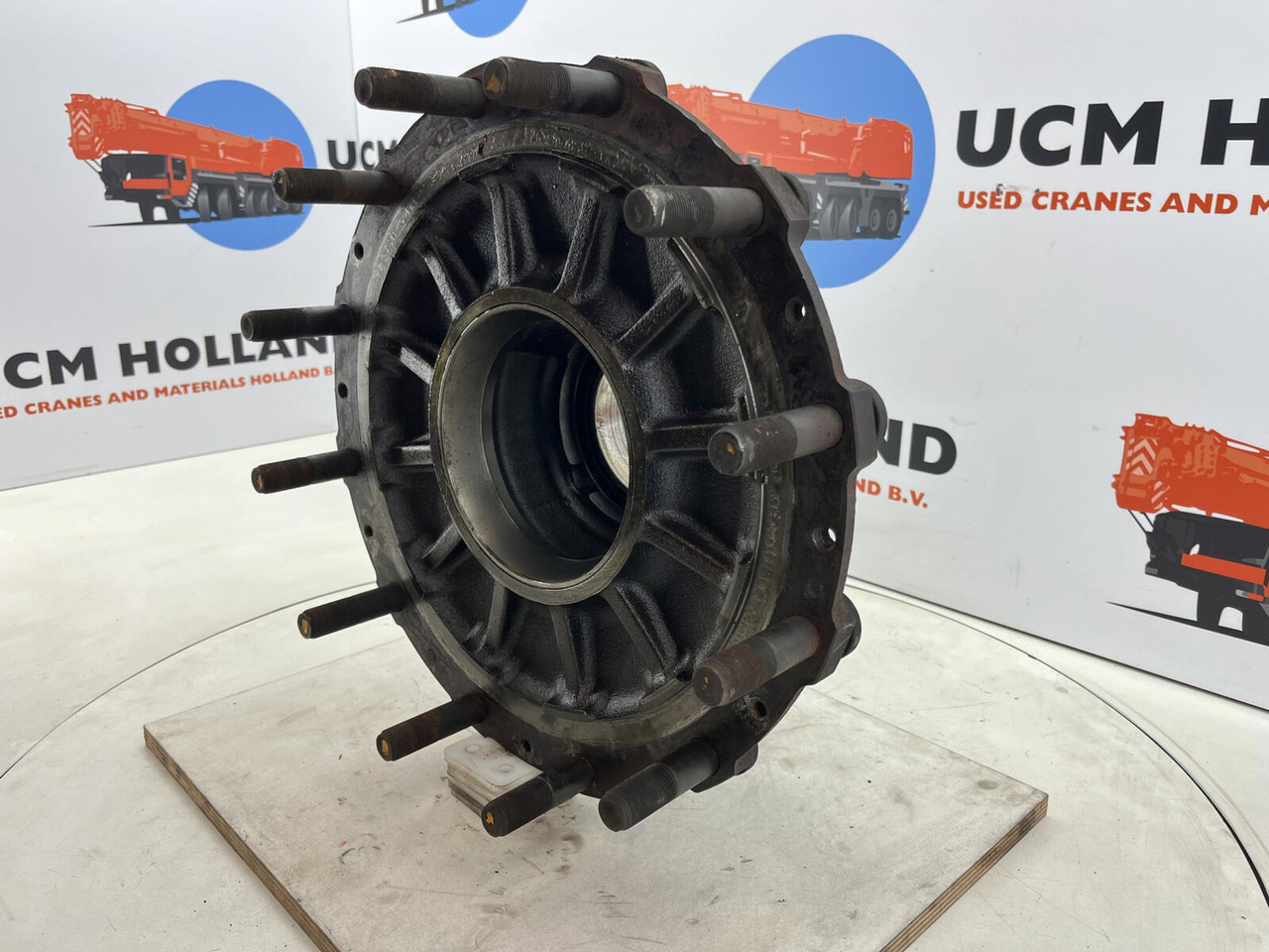 Grove GMK Megatrak wheel hub - Hub for Crane: picture 1 Grove GMK Megatrak wheel hub - Hub for Crane: picture 1