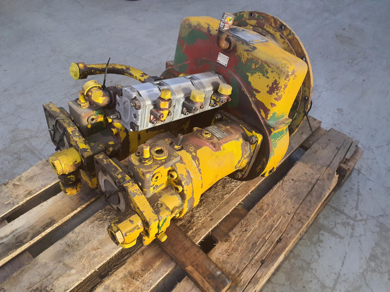 Krupp 70 GMT distributor gear box with pump set - Hydraulic pump for Mobile crane: picture 2 Krupp 70 GMT distributor gear box with pump set - Hydraulic pump for Mobile crane: picture 2