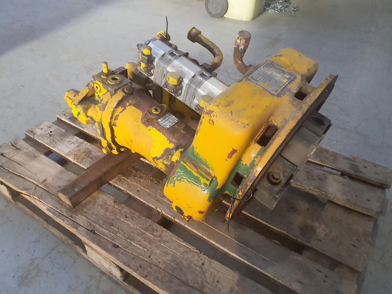 Krupp 70 GMT distributor gear box with pump set - Hydraulic pump for Mobile crane: picture 1 Krupp 70 GMT distributor gear box with pump set - Hydraulic pump for Mobile crane: picture 1