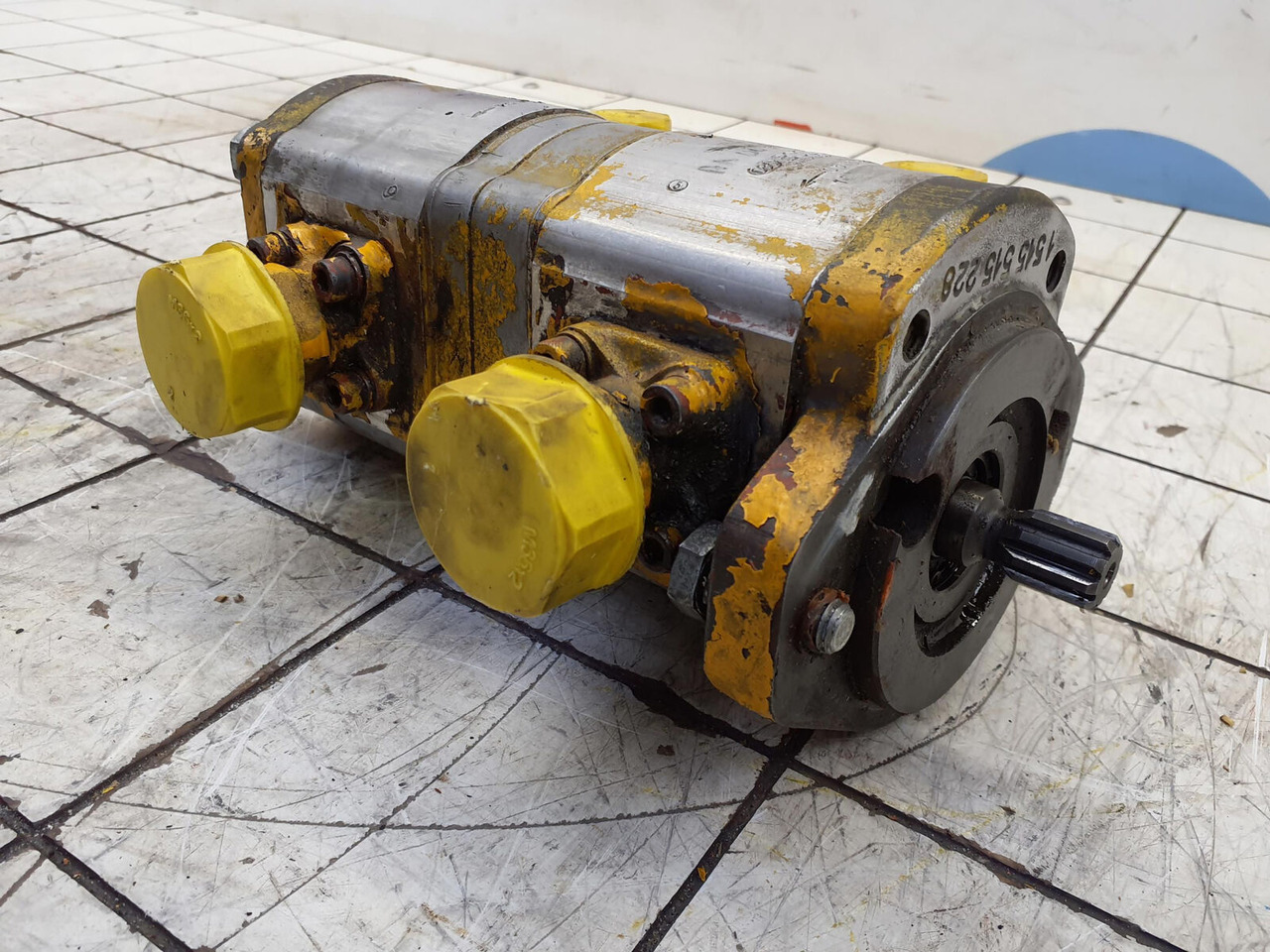 Krupp KMK 2025 dual gear pump - Hydraulic pump for Mobile crane: picture 4 Krupp KMK 2025 dual gear pump - Hydraulic pump for Mobile crane: picture 4