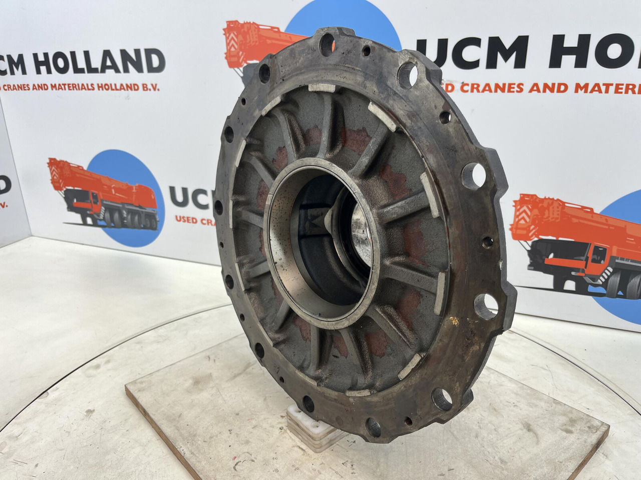 Krupp KMK 3045 Megatrak wheel hub - Hub for Crane: picture 1 Krupp KMK 3045 Megatrak wheel hub - Hub for Crane: picture 1
