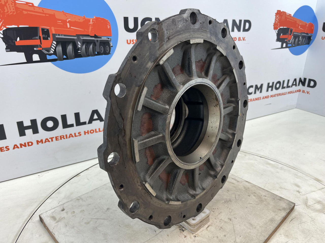 Krupp KMK 3045 Megatrak wheel hub - Hub for Crane: picture 2 Krupp KMK 3045 Megatrak wheel hub - Hub for Crane: picture 2