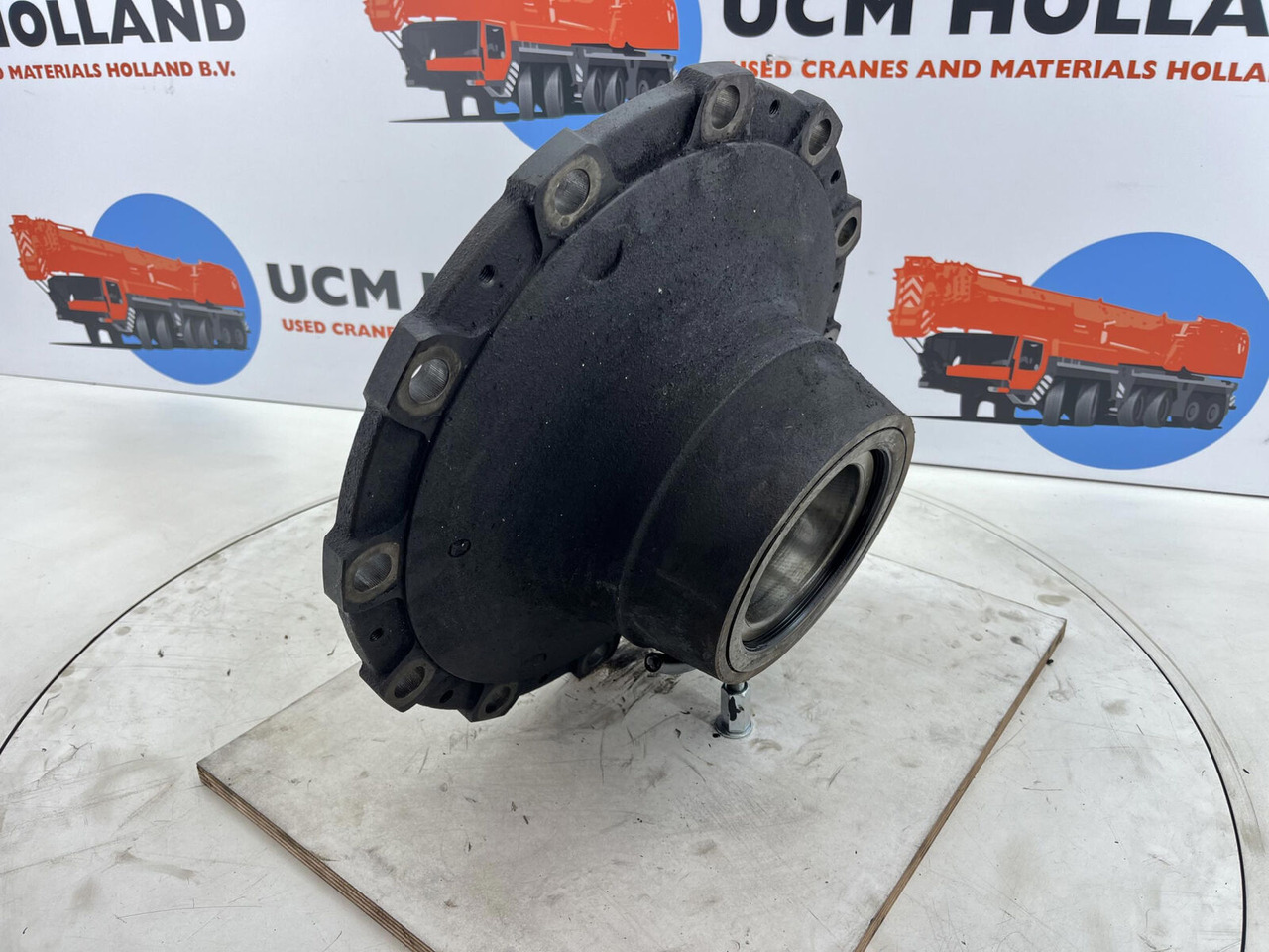 Krupp KMK 3045 Megatrak wheel hub - Hub for Construction machinery: picture 4 Krupp KMK 3045 Megatrak wheel hub - Hub for Construction machinery: picture 4