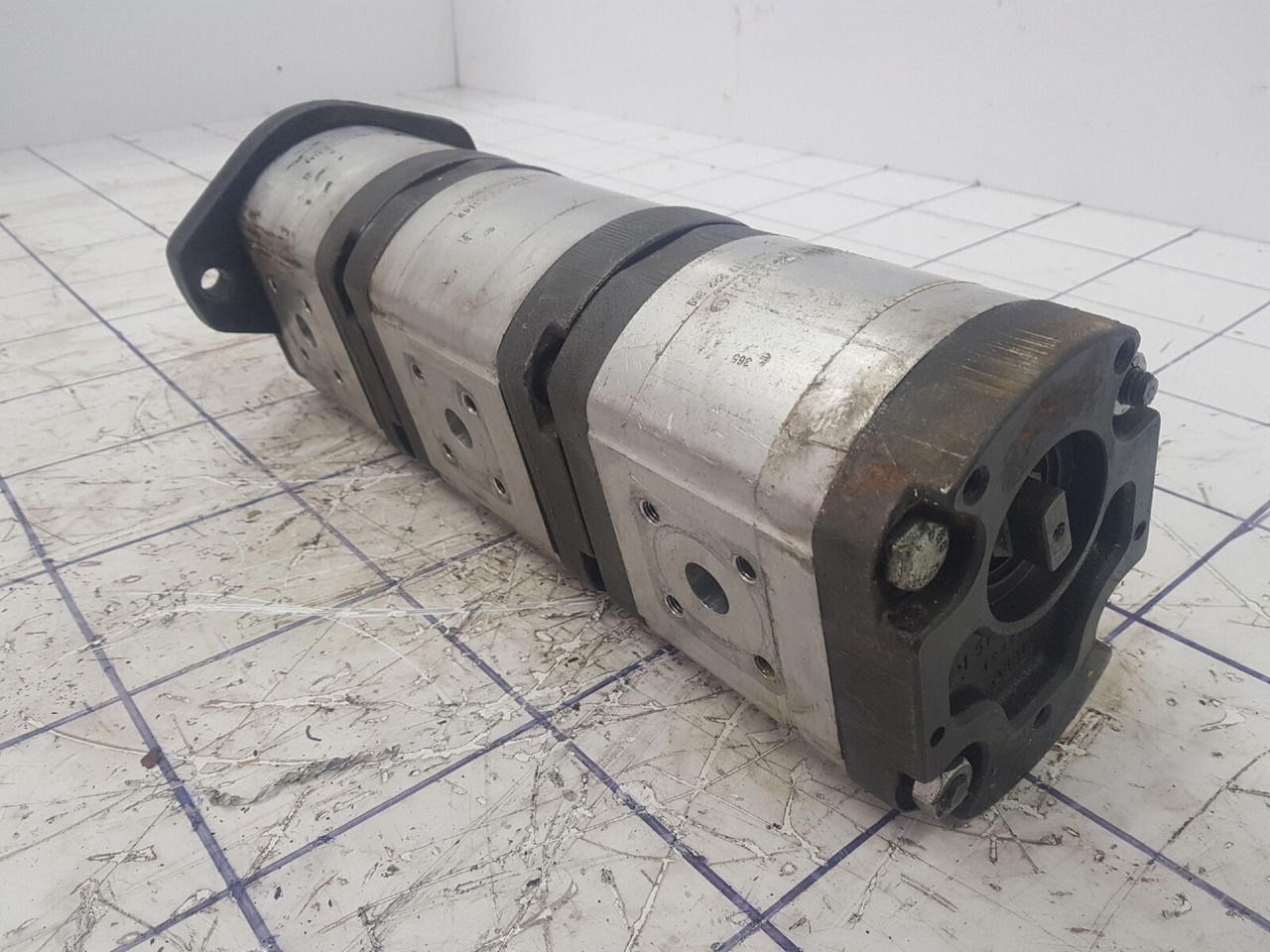 Krupp KMK 4070 three way gear pump - Hydraulic pump for Mobile crane: picture 3 Krupp KMK 4070 three way gear pump - Hydraulic pump for Mobile crane: picture 3