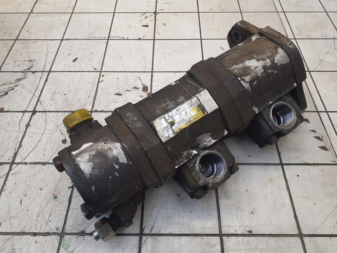 Krupp KMK 5100 3 way gear pump - Hydraulic pump for Mobile crane: picture 3 Krupp KMK 5100 3 way gear pump - Hydraulic pump for Mobile crane: picture 3