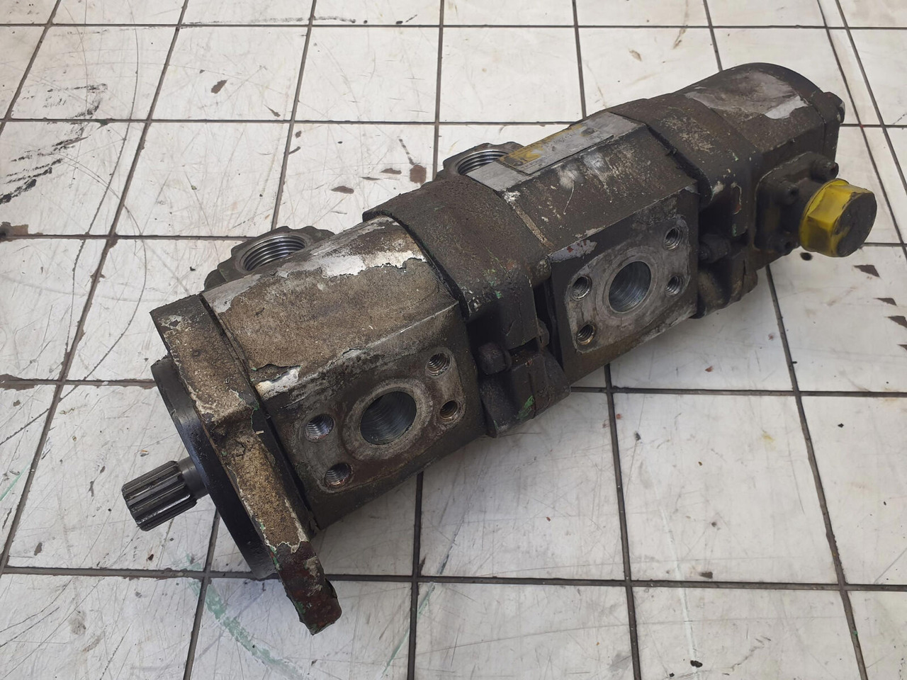 Krupp KMK 5100 3 way gear pump - Hydraulic pump for Mobile crane: picture 1 Krupp KMK 5100 3 way gear pump - Hydraulic pump for Mobile crane: picture 1