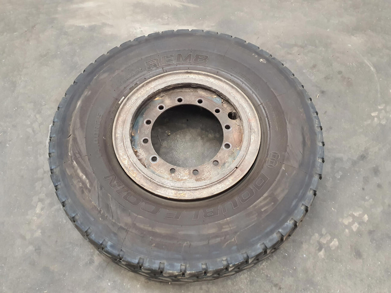 Krupp Wheel 385/95R25 12 5.4 3p - Wheel and tire package for Crane: picture 1 Krupp Wheel 385/95R25 12 5.4 3p - Wheel and tire package for Crane: picture 1