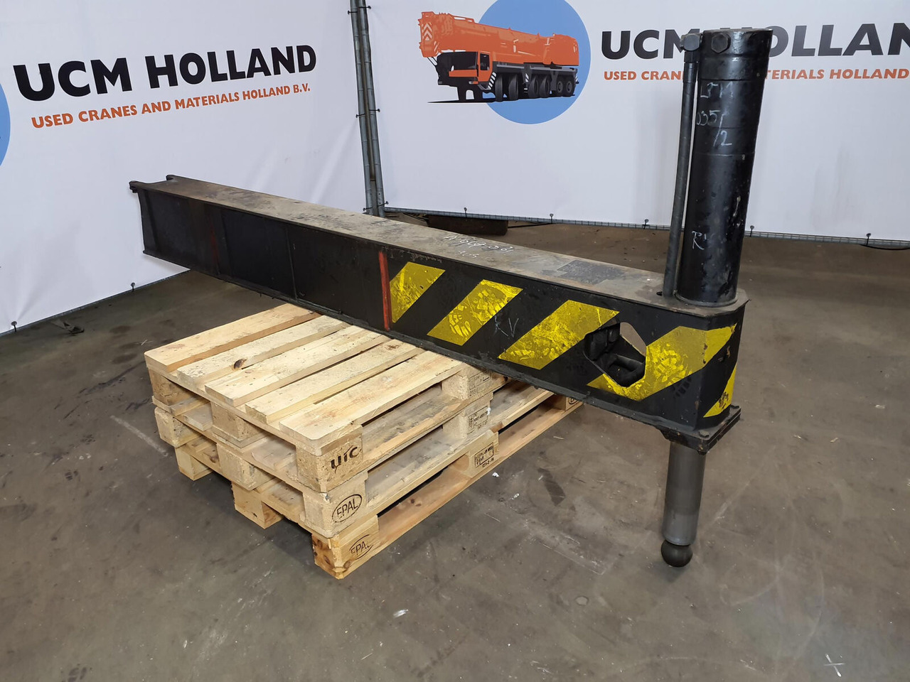 Liebherr LTM 1035/2 sliding beam complete - Suspension for Crane: picture 1 Liebherr LTM 1035/2 sliding beam complete - Suspension for Crane: picture 1