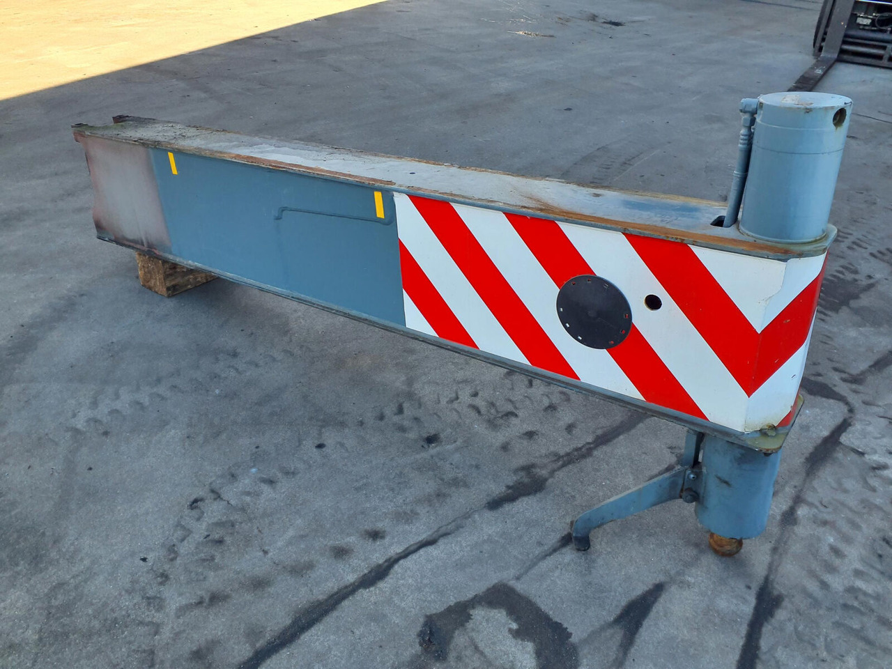 Liebherr LTM 1070-4.1 outrigger beam complete rear - Suspension for Mobile crane: picture 1 Liebherr LTM 1070-4.1 outrigger beam complete rear - Suspension for Mobile crane: picture 1