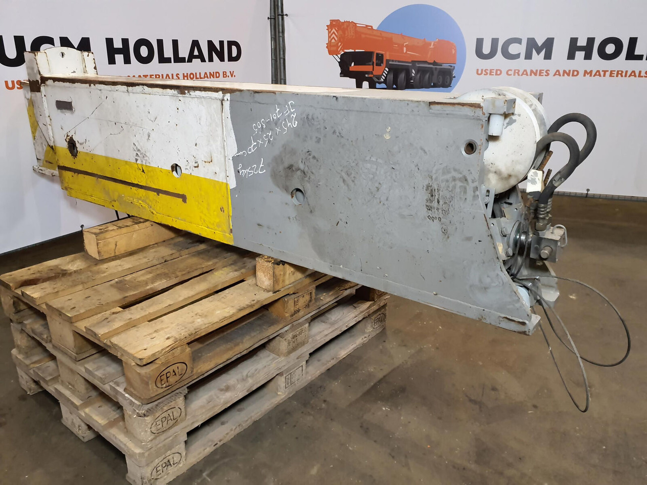 Liebherr LTM 1090-2 outrigger beam rear - Suspension for Crane: picture 3 Liebherr LTM 1090-2 outrigger beam rear - Suspension for Crane: picture 3