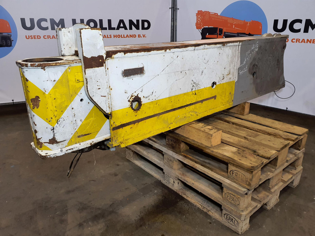 Liebherr LTM 1090-2 outrigger beam rear - Suspension for Crane: picture 2 Liebherr LTM 1090-2 outrigger beam rear - Suspension for Crane: picture 2