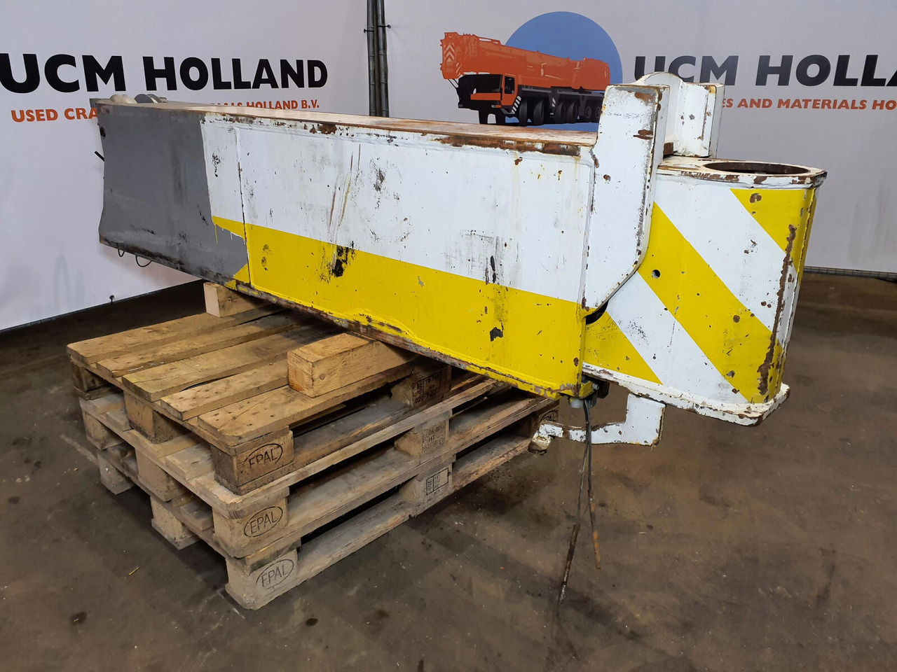 Liebherr LTM 1090-2 outrigger beam rear - Suspension for Crane: picture 1 Liebherr LTM 1090-2 outrigger beam rear - Suspension for Crane: picture 1