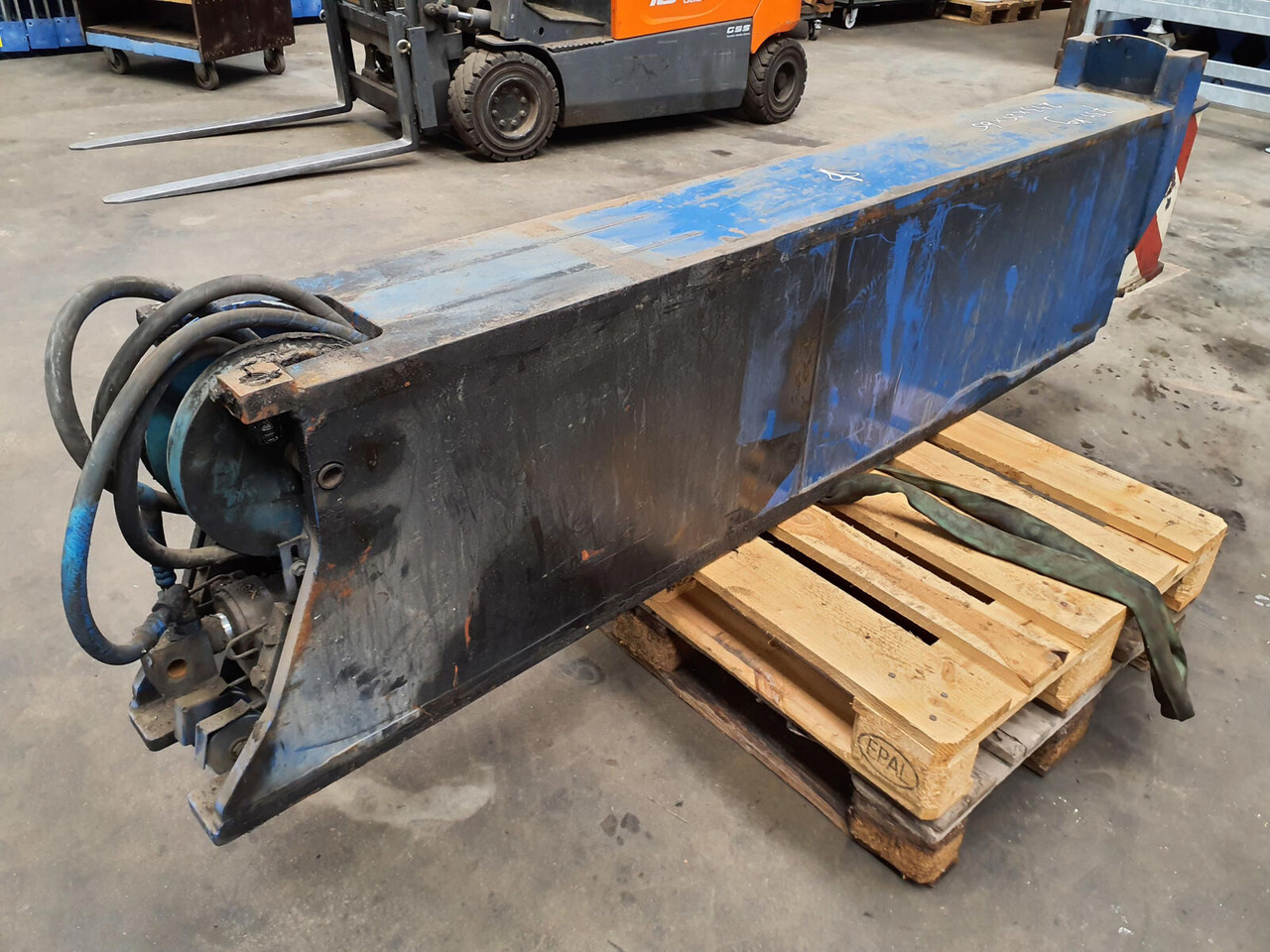 Liebherr LTM 1090-2 sliding beam with sliding cylinder - Suspension for Mobile crane: picture 3 Liebherr LTM 1090-2 sliding beam with sliding cylinder - Suspension for Mobile crane: picture 3