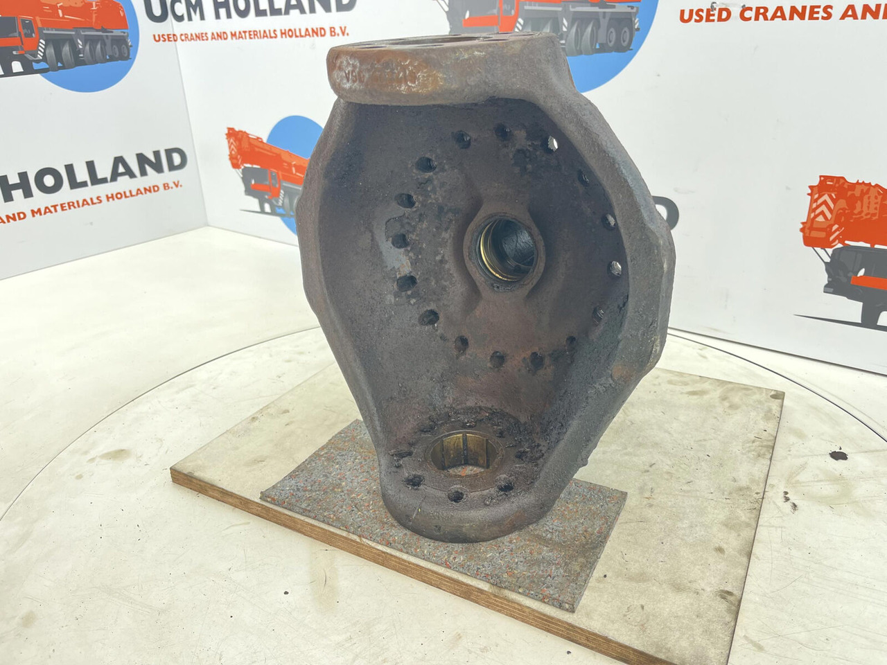 Steering knuckle for Mobile crane Terex AC 155 steering knuckle 16 holes axle 3: picture 6 Steering knuckle for Mobile crane Terex AC 155 steering knuckle 16 holes axle 3: picture 6