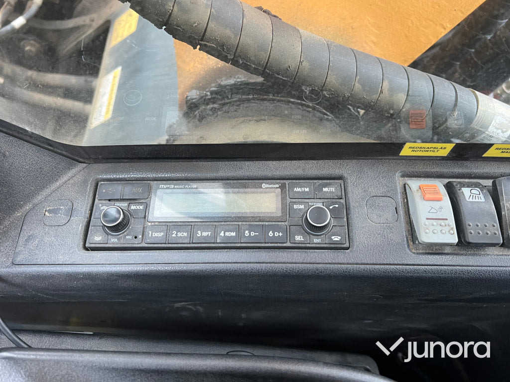 Crawler excavator Bandgrävare Hyundai HX220 L: picture 15