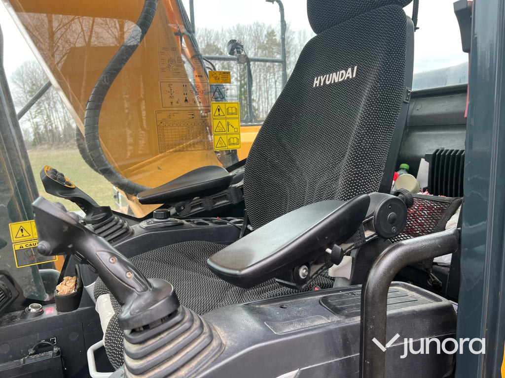 Crawler excavator Bandgrävare Hyundai HX220 L: picture 9