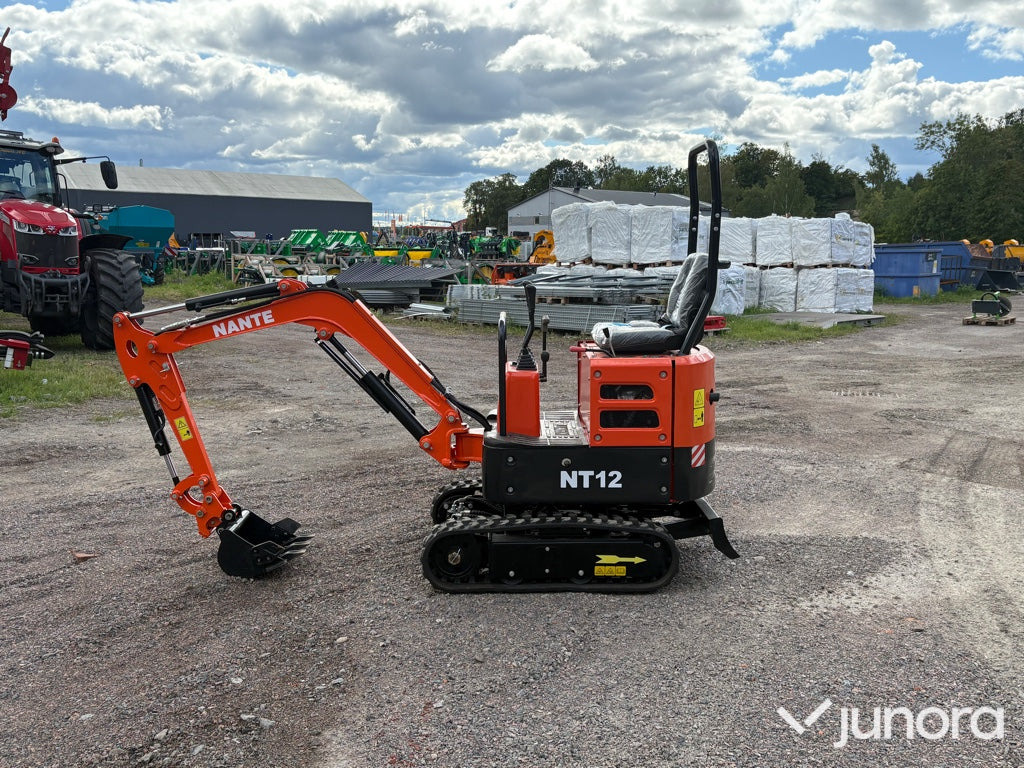 Grävmaskin NT12 - Mini excavator: picture 2 Grävmaskin NT12 - Mini excavator: picture 2