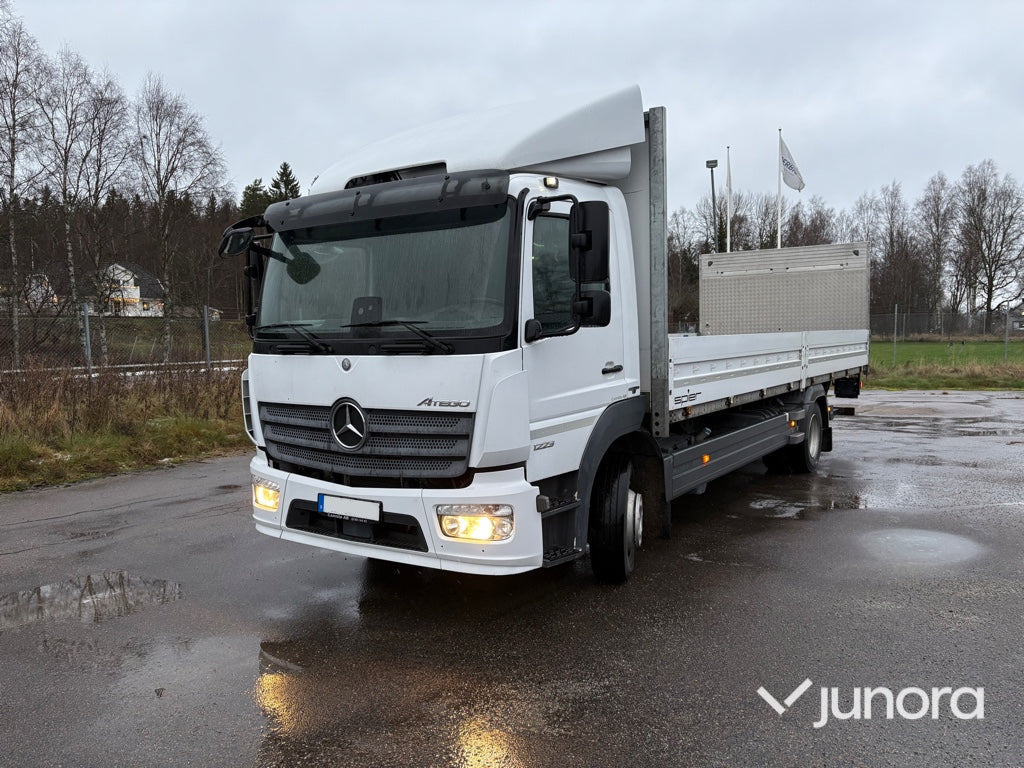 Lastbil - Mercedes-Benz, Atego, 967PKX2 - Dropside/ Flatbed truck: picture 1 Lastbil - Mercedes-Benz, Atego, 967PKX2 - Dropside/ Flatbed truck: picture 1