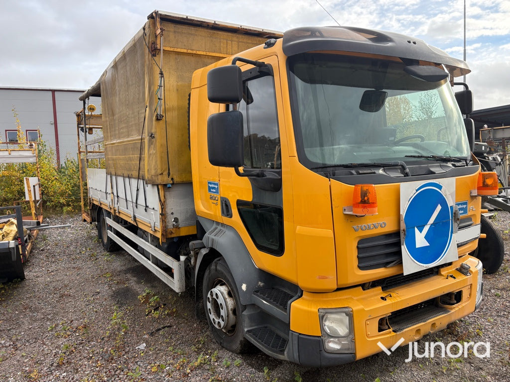 Lastbil - Volvo FLL 240-280 HP 42R - Curtain side truck, Utility/ Special vehicle: picture 3 Lastbil - Volvo FLL 240-280 HP 42R - Curtain side truck, Utility/ Special vehicle: picture 3