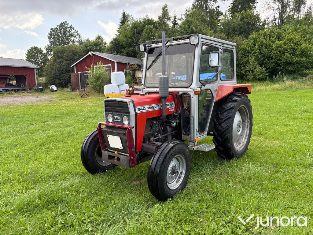 Massey Ferguson 240 - Farm tractor: picture 1 Massey Ferguson 240 - Farm tractor: picture 1