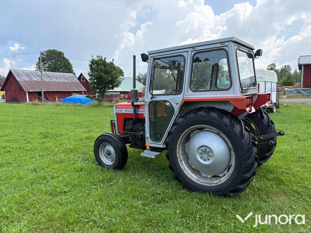 Massey Ferguson 240 - Farm tractor: picture 3 Massey Ferguson 240 - Farm tractor: picture 3