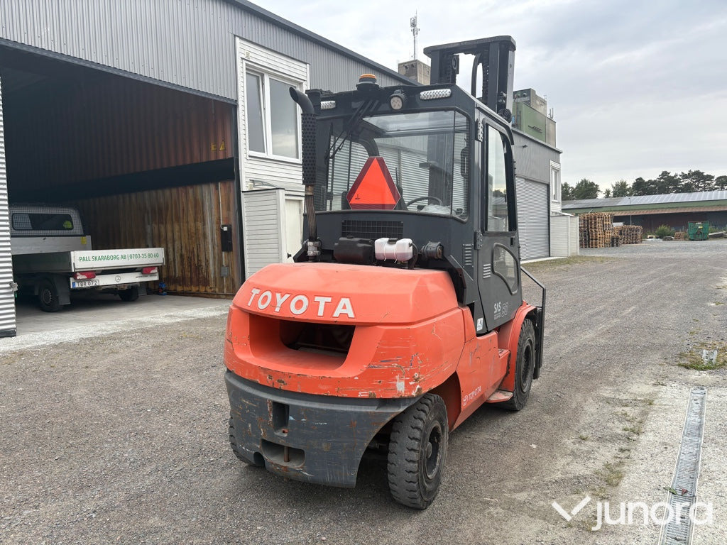 Motviktstruck - Toyota Tonero 42-7FDA50 - Diesel forklift: picture 3 Motviktstruck - Toyota Tonero 42-7FDA50 - Diesel forklift: picture 3