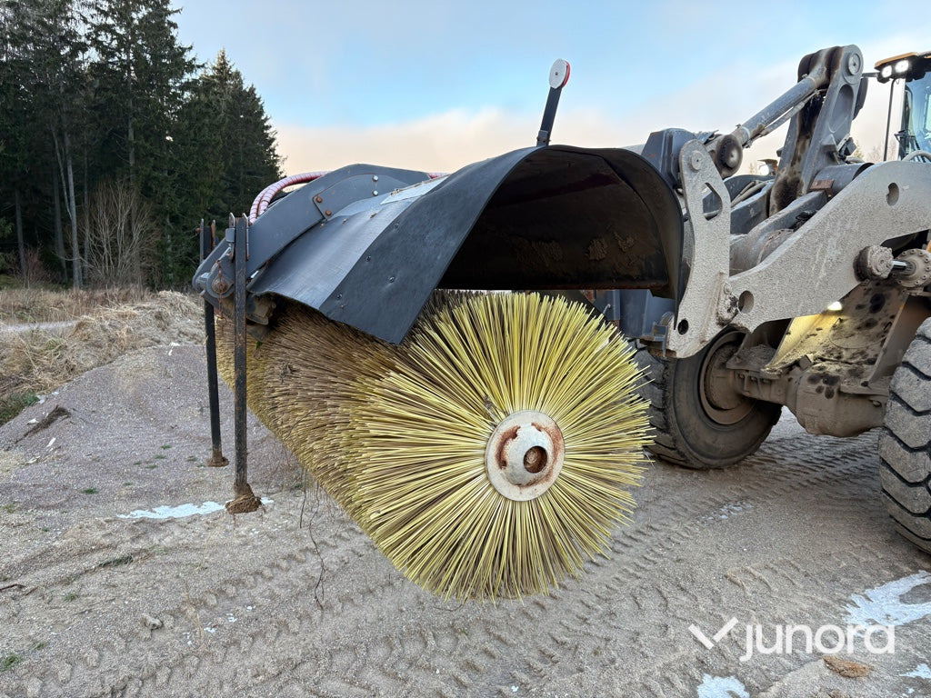 Sopvals - Pome AH 320 - Broom: picture 4 Sopvals - Pome AH 320 - Broom: picture 4