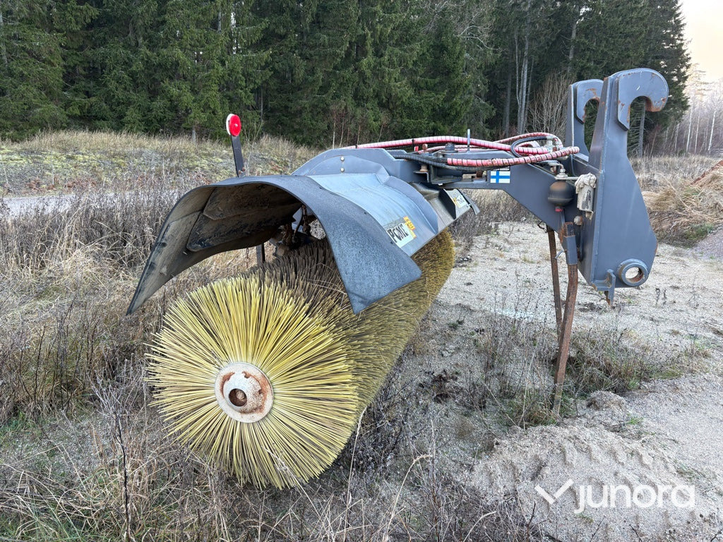 Sopvals - Pome AH 320 - Broom: picture 1 Sopvals - Pome AH 320 - Broom: picture 1