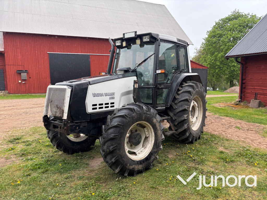 Traktor Valmet 6400 med lastare - Farm tractor: picture 1 Traktor Valmet 6400 med lastare - Farm tractor: picture 1