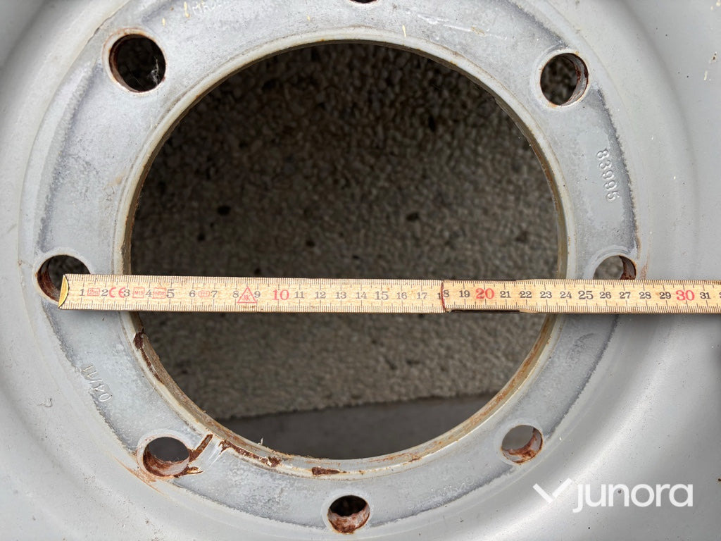 Wheel and tire package for Agricultural machinery Traktordäck & fälg - Trelleborg TM800: picture 16 Wheel and tire package for Agricultural machinery Traktordäck & fälg - Trelleborg TM800: picture 16