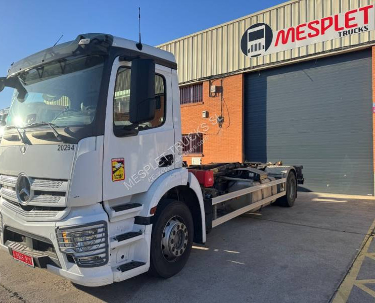 Mercedes Antos 1843 - Hook lift truck: picture 1 Mercedes Antos 1843 - Hook lift truck: picture 1