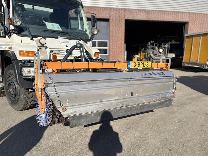 Mercedes-Benz Unimog U400 U400 4 x 2 / Schmidt SK350 sweeper - Road sweeper: picture 5 Mercedes-Benz Unimog U400 U400 4 x 2 / Schmidt SK350 sweeper - Road sweeper: picture 5