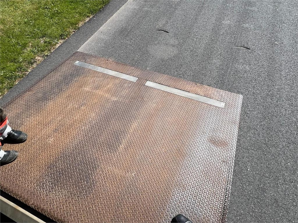 Curtainsider semi-trailer Kel-Berg D100V 13,6 mtr gardin - lodretstående lift: picture 11 Curtainsider semi-trailer Kel-Berg D100V 13,6 mtr gardin - lodretstående lift: picture 11