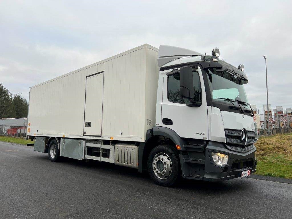 Mercedes-Benz Antos 1824 LnR - Box truck: picture 1 Mercedes-Benz Antos 1824 LnR - Box truck: picture 1
