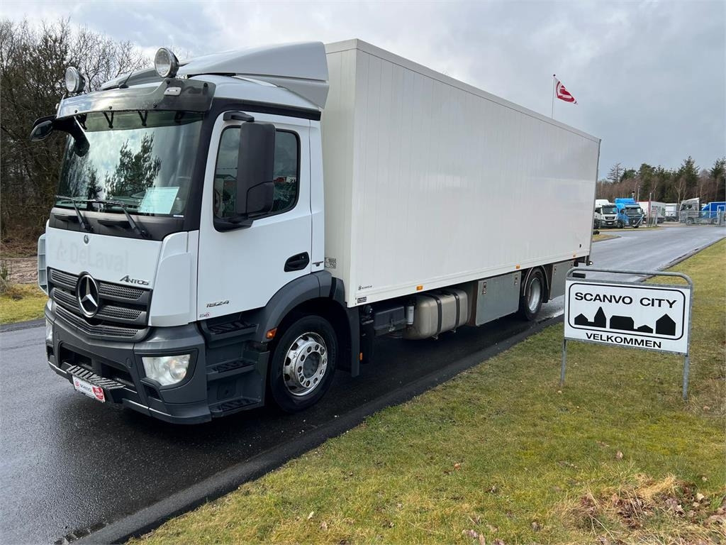 Mercedes-Benz Antos 1824 LnR  - Box truck: picture 3 Mercedes-Benz Antos 1824 LnR  - Box truck: picture 3