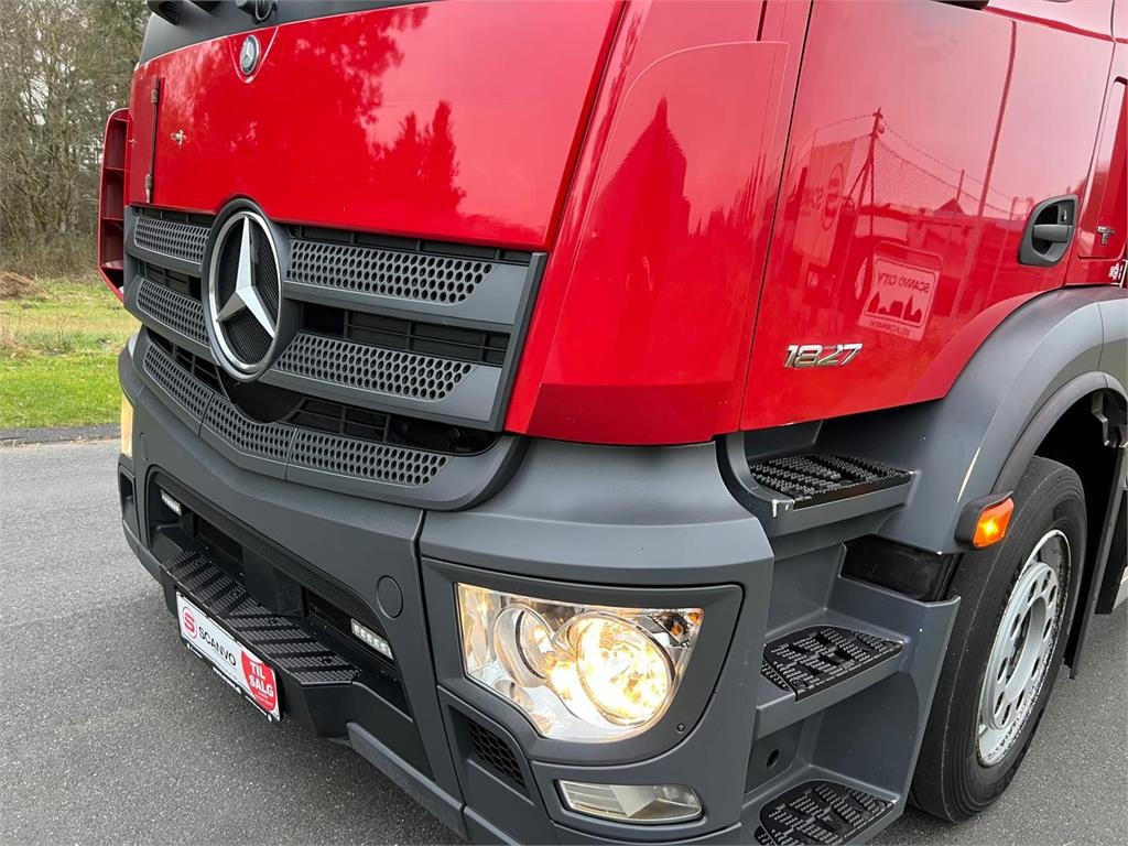 Mercedes-Benz Antos 1827 LnR  - Box truck: picture 4 Mercedes-Benz Antos 1827 LnR  - Box truck: picture 4