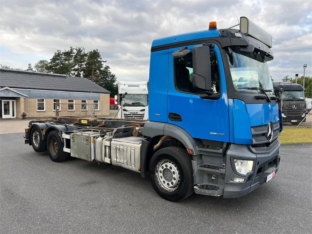 Mercedes-Benz Antos 2546 L  - Skip loader truck: picture 3 Mercedes-Benz Antos 2546 L  - Skip loader truck: picture 3