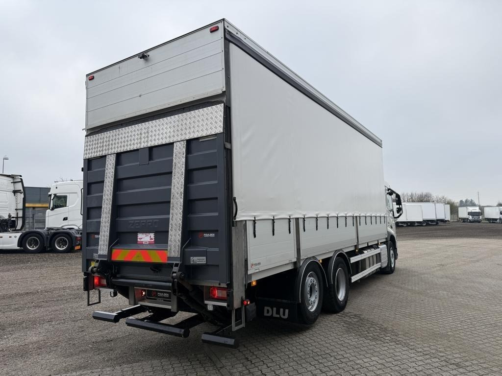 Volvo FM380 - Curtain side truck: picture 3 Volvo FM380 - Curtain side truck: picture 3