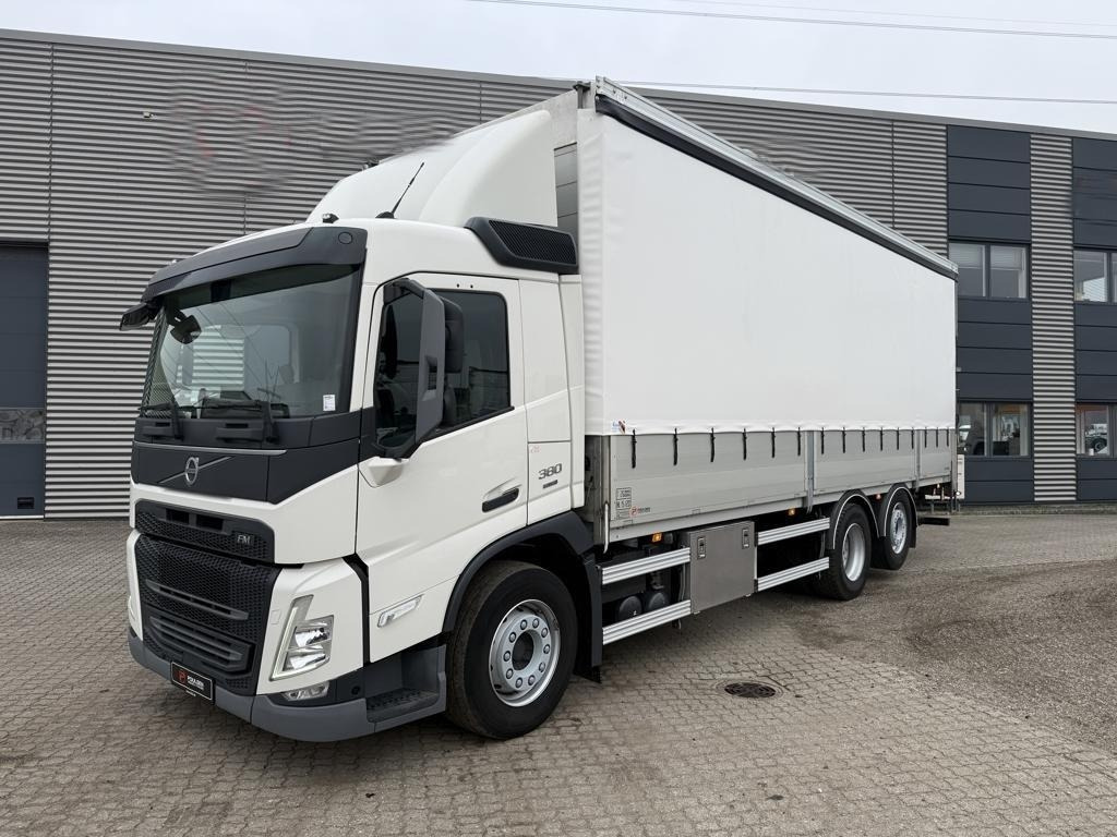 Volvo FM380 - Curtain side truck: picture 2 Volvo FM380 - Curtain side truck: picture 2
