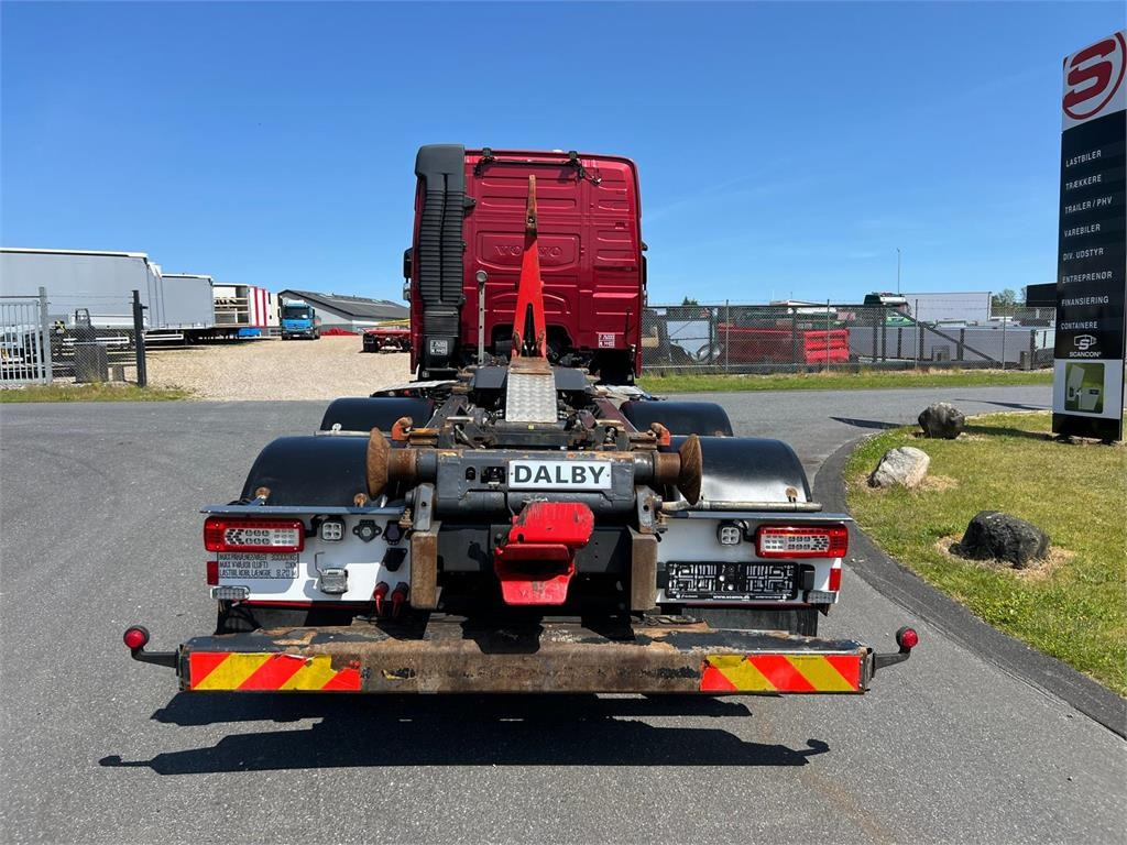 Volvo FM430  - Hook lift truck: picture 5 Volvo FM430  - Hook lift truck: picture 5
