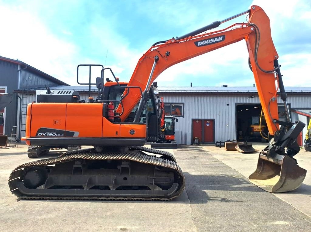 Doosan DX160LCH-5 METSÄMALLI KALLISTAJALLA - Crawler excavator: picture 5 Doosan DX160LCH-5 METSÄMALLI KALLISTAJALLA - Crawler excavator: picture 5