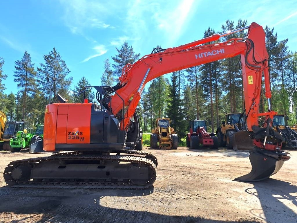 Hitachi MYYTY! SOLD! ZX225USLC-5 PYÖRITTÄJÄ+PIHDIT  - Crawler excavator: picture 5 Hitachi MYYTY! SOLD! ZX225USLC-5 PYÖRITTÄJÄ+PIHDIT  - Crawler excavator: picture 5